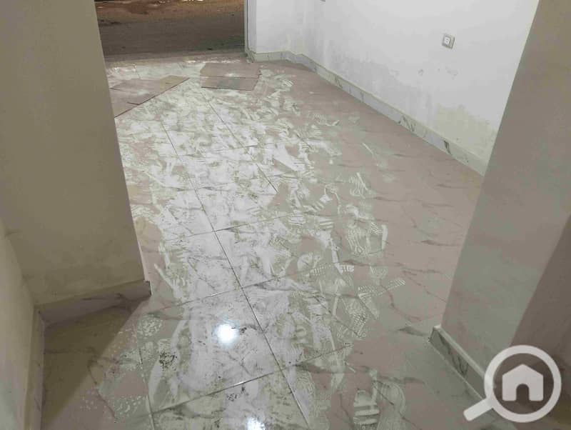 Rof 180 m for sale, high-end finishing, all amenities available: water, electricity, natural gas, and elevator. It has 3 bedrooms, a reception area with 3 pieces, a kitchen, and 2 bathrooms. On the eighth floor, located in Alexandria, Al-Ajami, Al-Betash, Bianchi, next to Fathallah Market, in a very distinguished location. - Widok 6