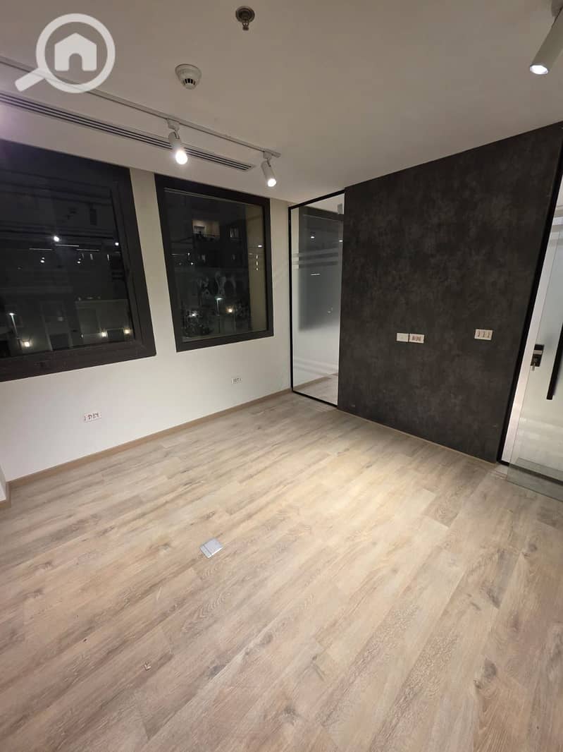 Admin Office 124m Luxurious | Mivida Emaar – pohled 4