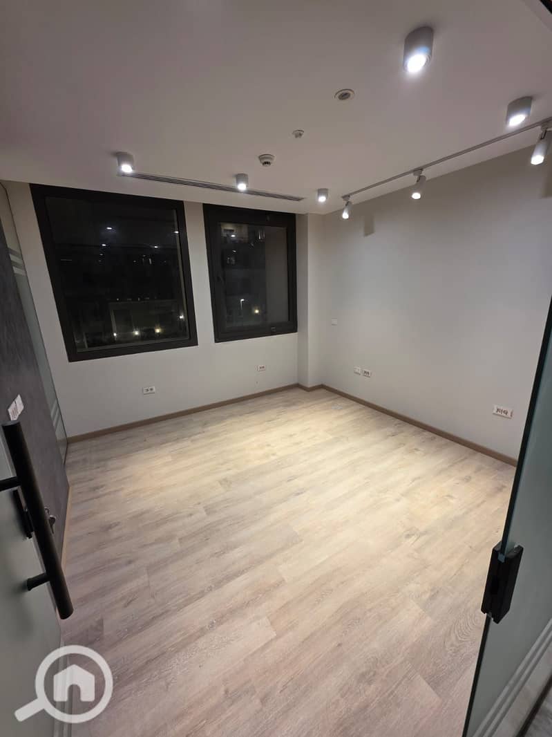 Admin Office 124m Luxurious | Mivida Emaar – pohled 5