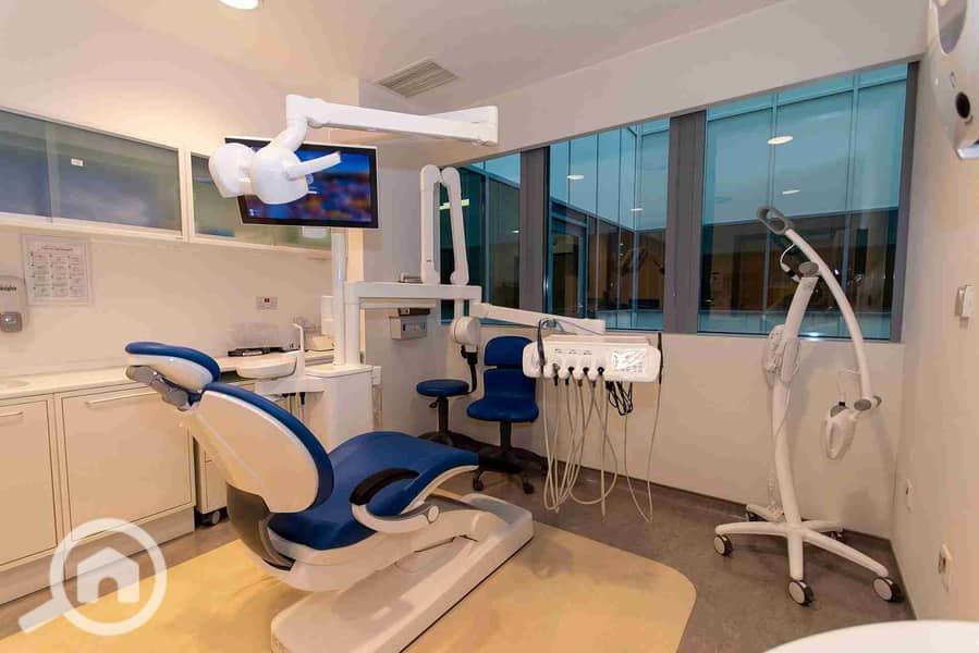 Furnished and air-conditioned dental clinic for rent in Hadayek Al-Quba, licensed for a ground floor clinic on the main Egypt and Sudan street, with an area of 150 m, ultra-luxury. - Widok 2