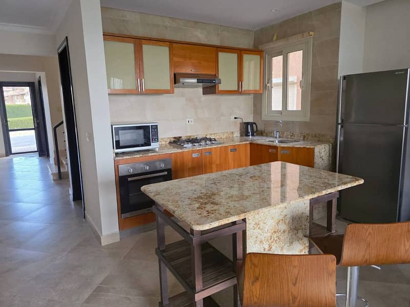 Sea View Villa | Private Garden | Pool 2 Mins Away | From The Owner - Widok 6