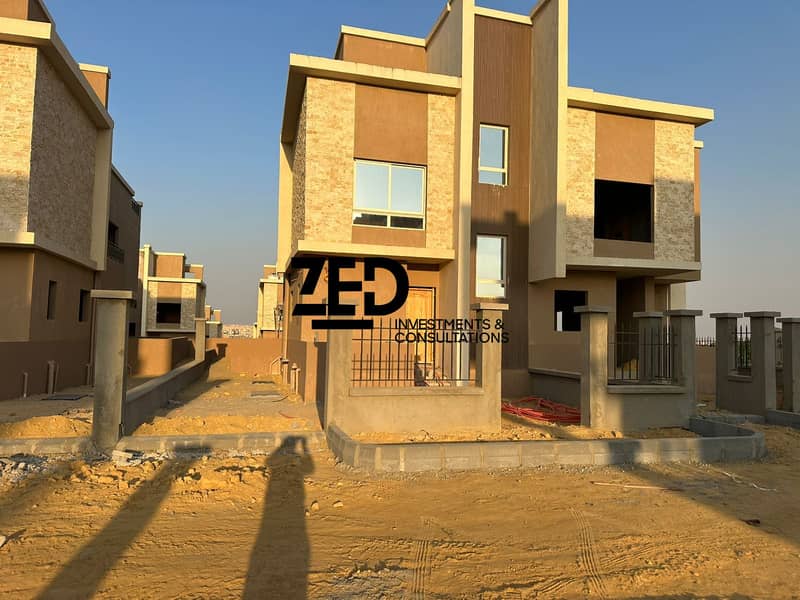 Twin House 355 meters immediate delivery - Sheikh Zayed Green Belt Gate 1 Pool 1 fully finished minutes from Dahshour link ready for housing landscape view - Mehr