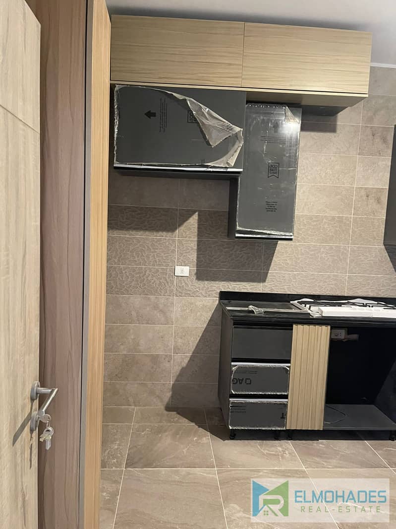 Apartment for rent in Compound Al-Marasem, 180 square meters with air conditioning, kitchen, and dressing room. First occupancy. - Widok 4