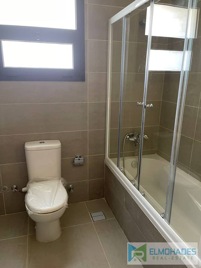 Apartment for rent in Compound Al-Marasem, 180 square meters with air conditioning, kitchen, and dressing room. First occupancy. - Więcej
