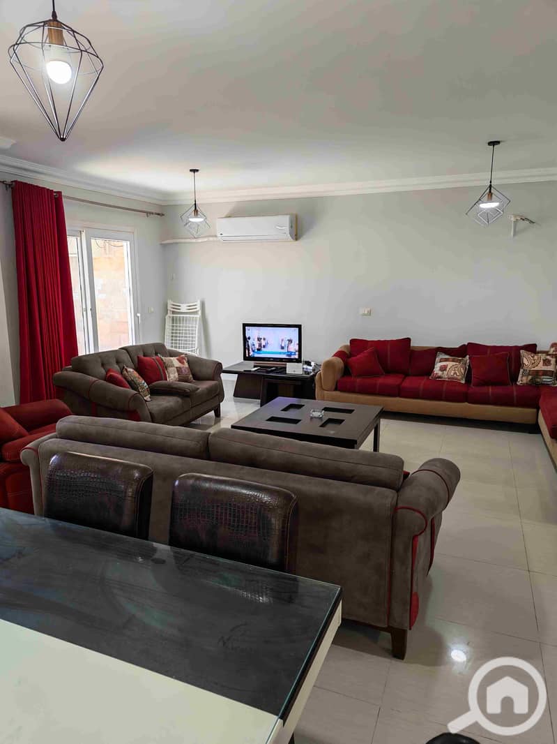 5-bedroom villa for rent in Marseille Beach 4, fully air-conditioned and directly by the pool. - Ansicht 4