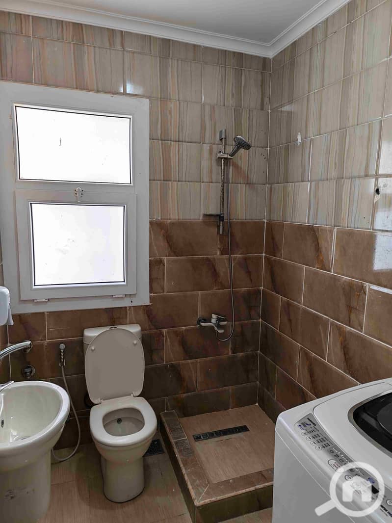 5-bedroom villa for rent in Marseille Beach 4, fully air-conditioned and directly by the pool. - Mehr