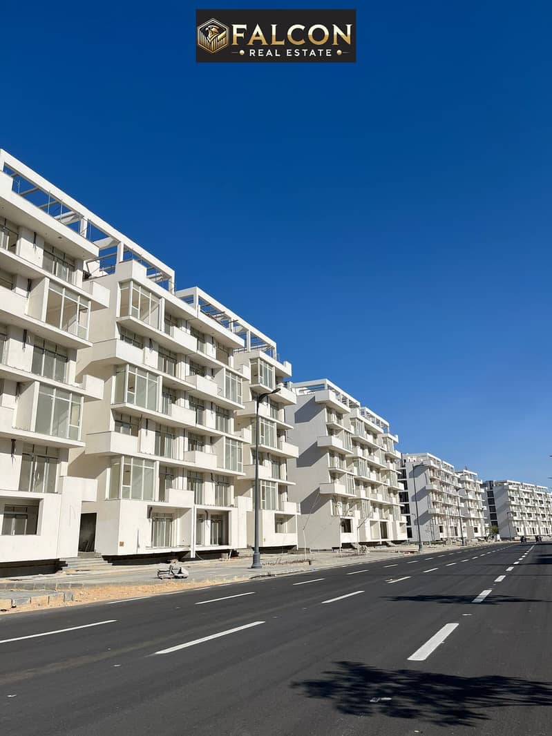 With just 760K Recieve immediately a Ready To Move & Fully Finished 2BR Chalet On The Sea With Triple View Of Sea, Lagoon & Alamein Towers in Mazarin - Widok 6