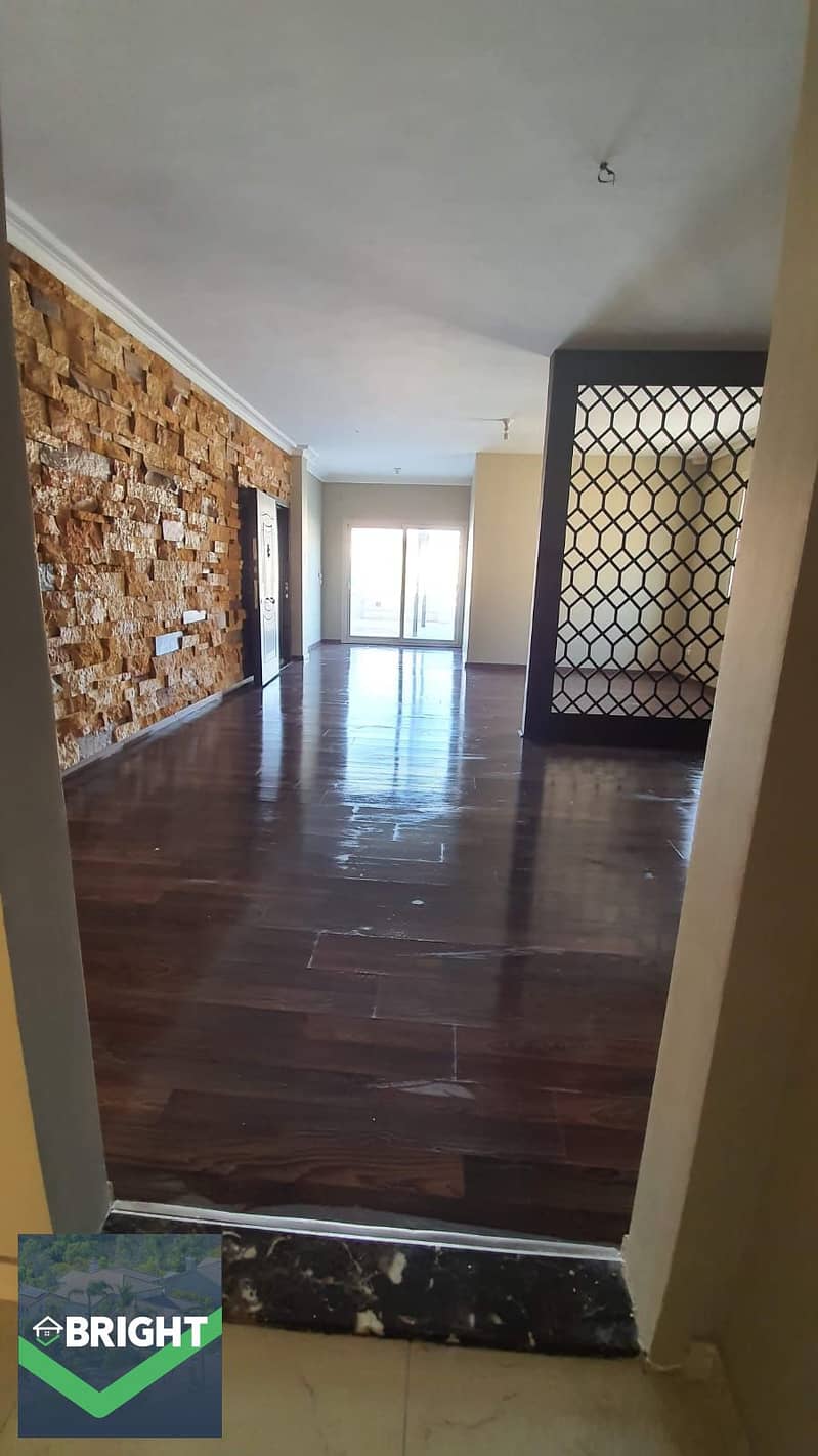 Penthouse with roof for sale at the lowest possible price - 310m - 3 bedrooms - with a very distinctive view - in Fifth District - Ansicht 4