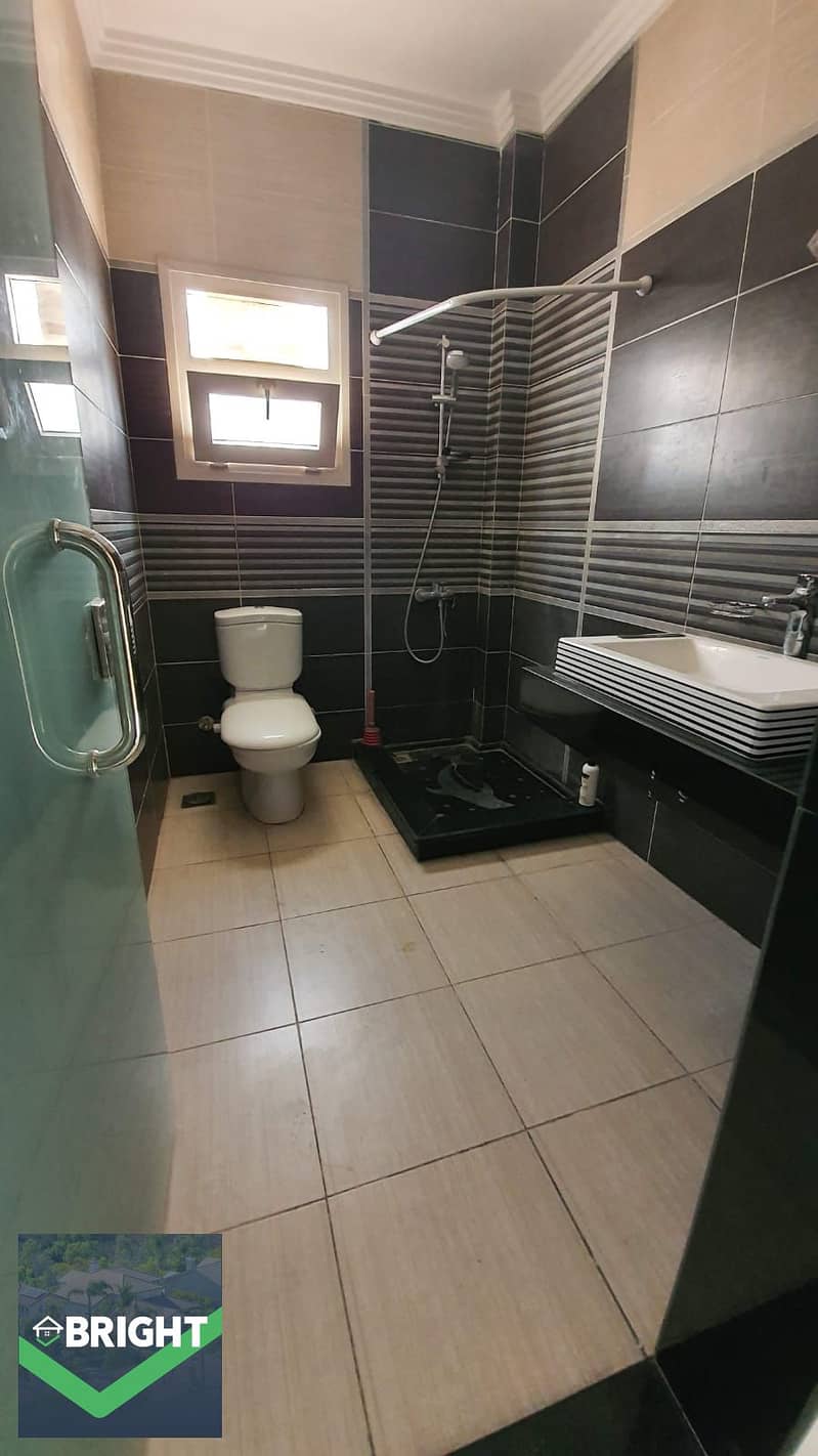 Penthouse with roof for sale at the lowest possible price - 310m - 3 bedrooms - with a very distinctive view - in Fifth District - Mehr