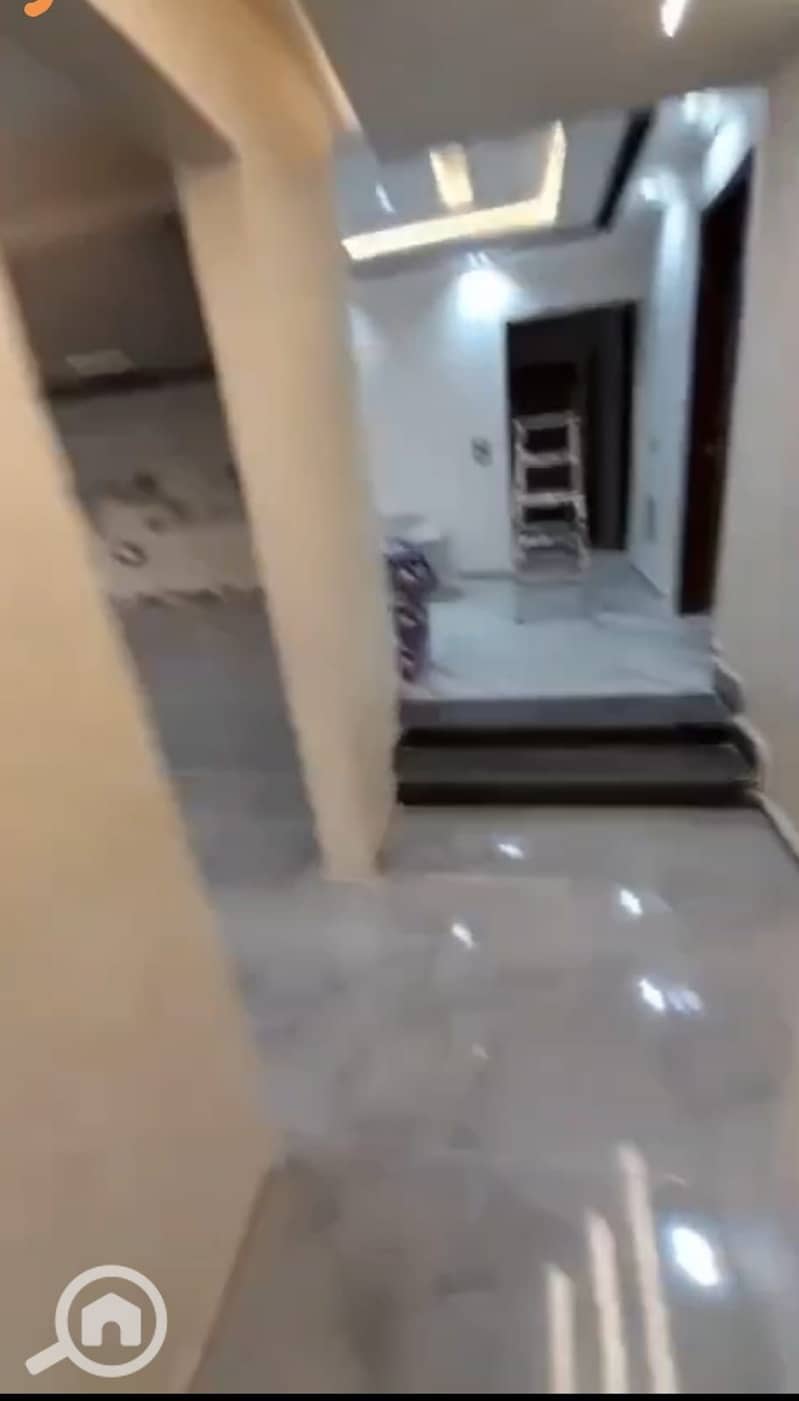 8 1000936893. jpg