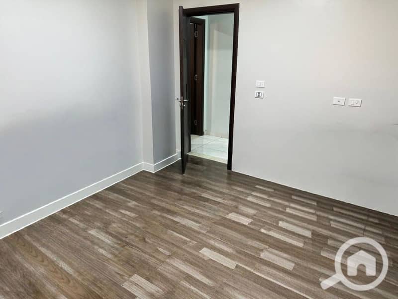 Administrative office for rent in Al Narges 2, steps from South 90th Street, opposite Dusit Hotel and Lake View, suitable for companies and administra - Więcej