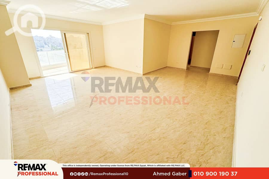 Prime location direct open view overlooking Smouha Club apartment for rent in Smouha - Widok 3