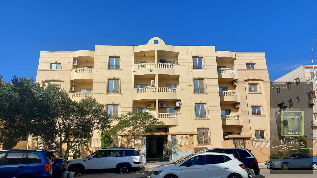 For rent, an administrative headquarters of 900 m² on the ground floor with a private garden of 400 m², west of Somid, October, with super lux finishing at a very special price. - Widok 2