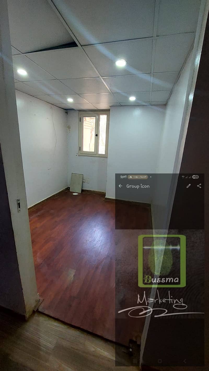 For rent, an administrative headquarters of 900 m² on the ground floor with a private garden of 400 m², west of Somid, October, with super lux finishing at a very special price. - Więcej