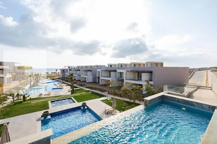 With a down payment of less than 2 million, a duplex chalet at a very special price in Baho El Sokhna, immediate delivery, sea view, and fully finished. - Mehr