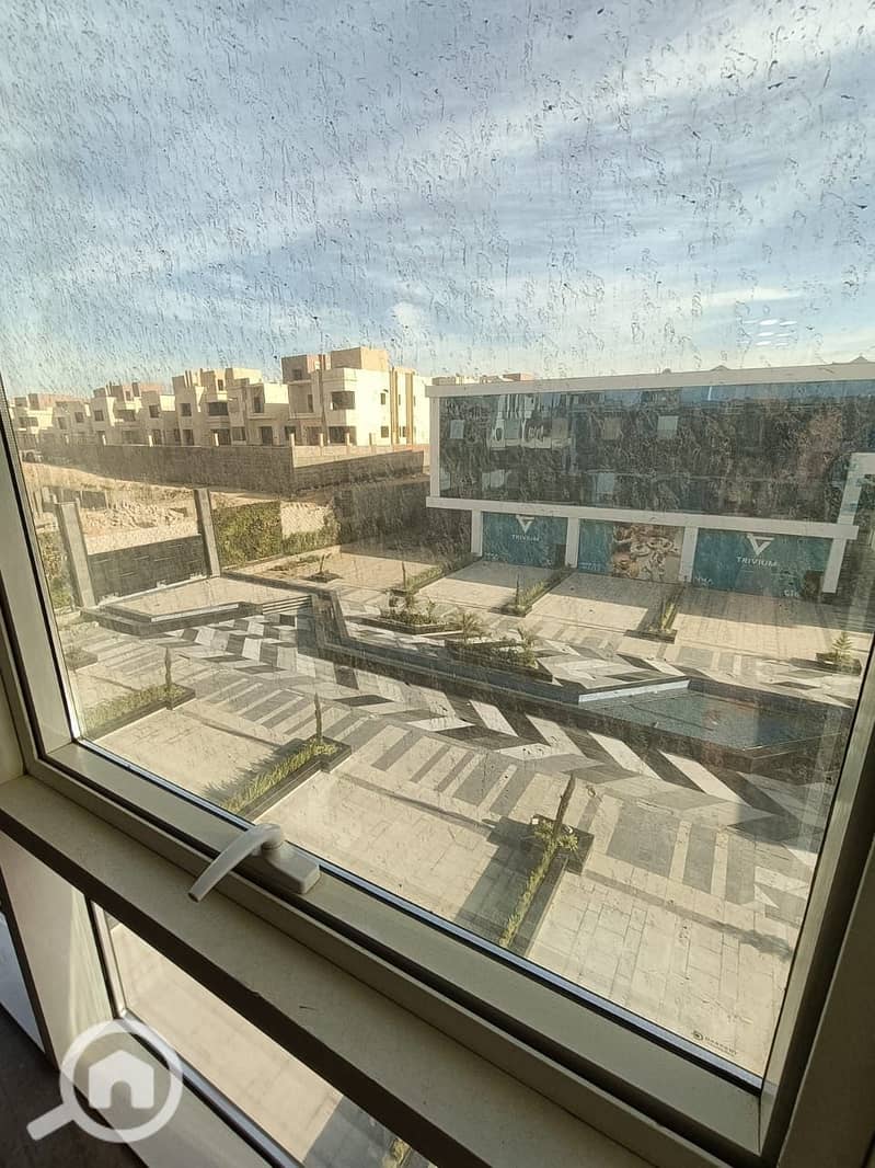 Office for rent, super luxury finishing inside Trivium Mall in Sheikh Zayed - Ansicht 3