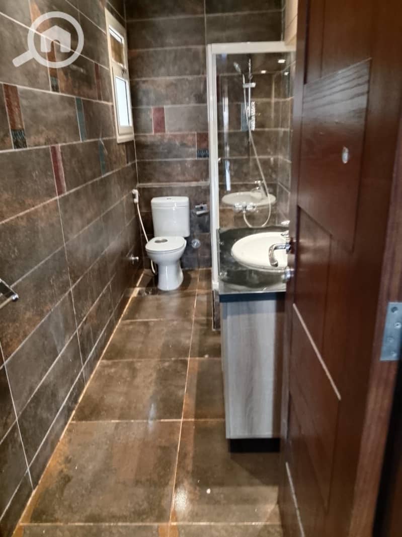 Duplex penthouse and roof for rent with kitchen and air conditioning in Green 3 compound, Sheikh Zayed - Widok 3