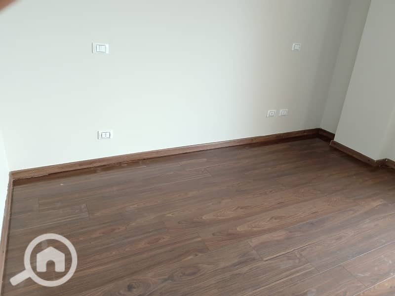 Duplex penthouse and roof for rent with kitchen and air conditioning in Green 3 compound, Sheikh Zayed - Widok 4