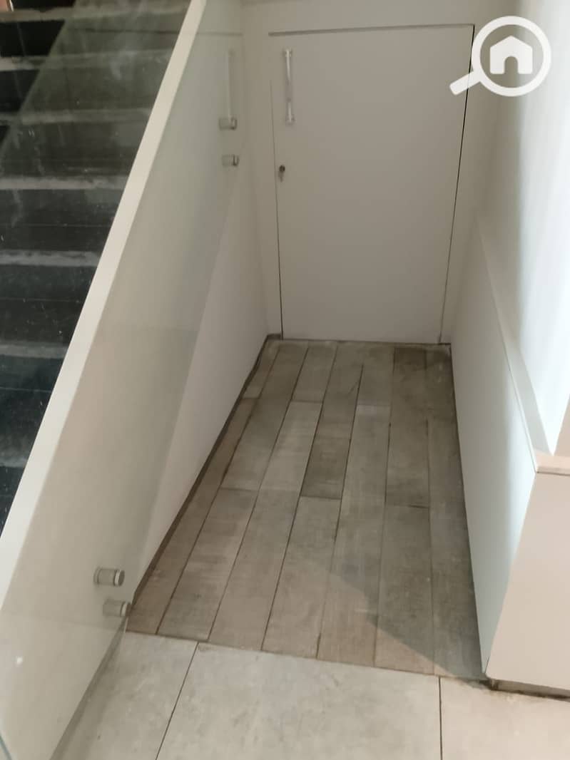 Duplex penthouse and roof for rent with kitchen and air conditioning in Green 3 compound, Sheikh Zayed - Więcej