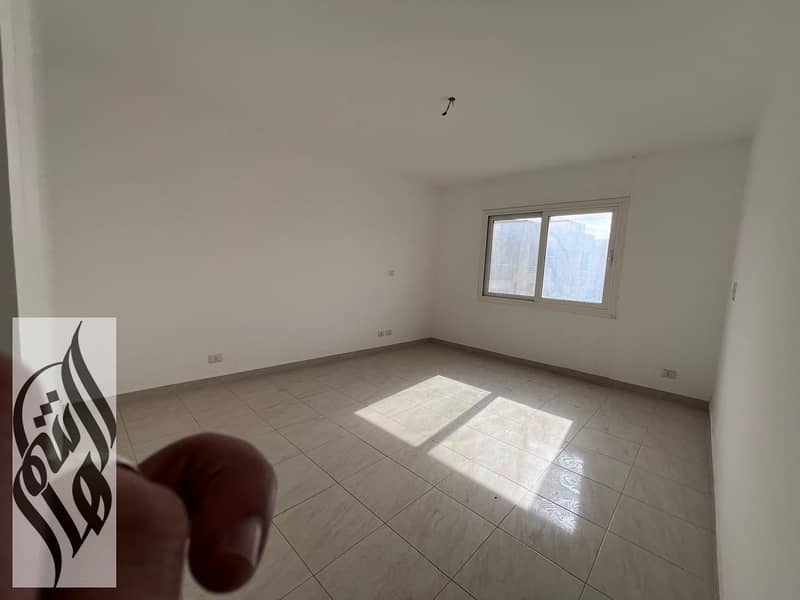 200 SQM apartment in Madinaty B10 with wide garden view, north-east orientation, steps from First Season - Widok 3