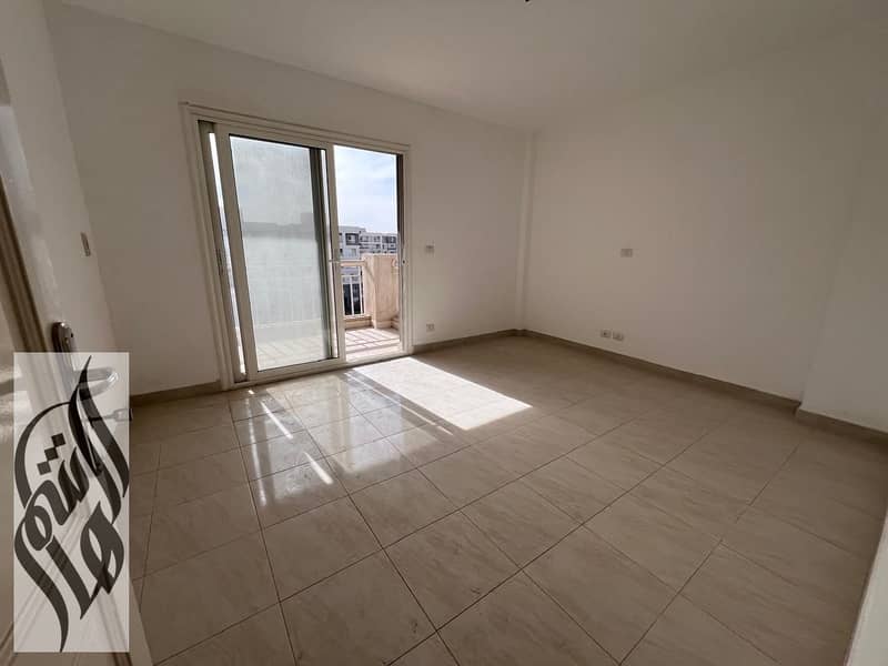 200 SQM apartment in Madinaty B10 with wide garden view, north-east orientation, steps from First Season - Widok 4