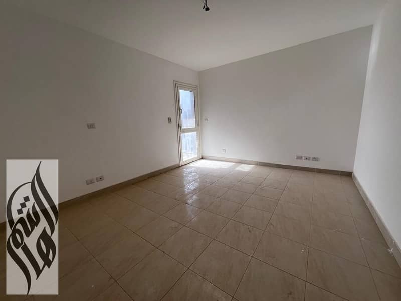 200 SQM apartment in Madinaty B10 with wide garden view, north-east orientation, steps from First Season - Widok 5