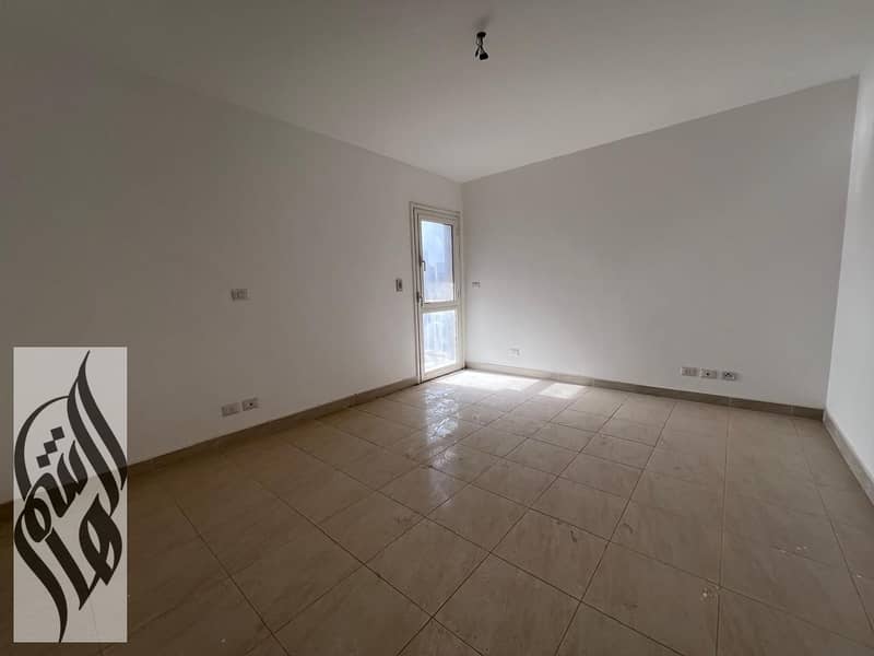 200 SQM apartment in Madinaty B10 with wide garden view, north-east orientation, steps from First Season - Widok 6