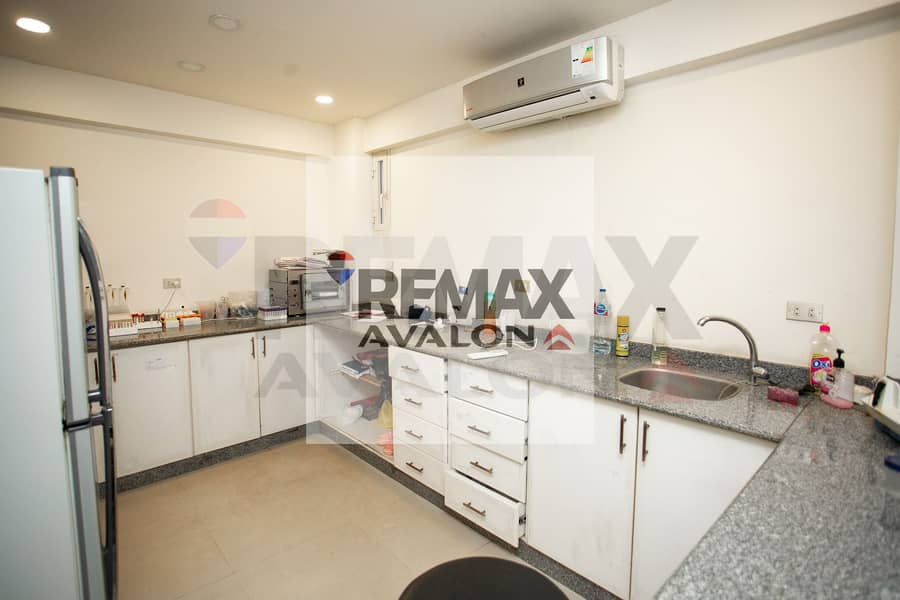Office space for sale 70 m Cleopatra (directly in front of the tram station) - Widok 4