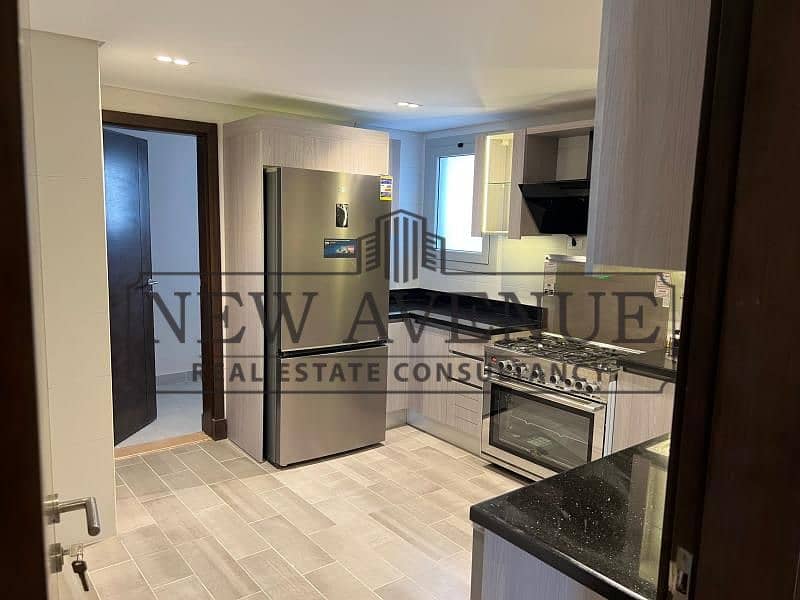 Unique apartment best location directly on lake and landscape view and luxury finishes with kitchen and AC’s in cairo festival city - Więcej