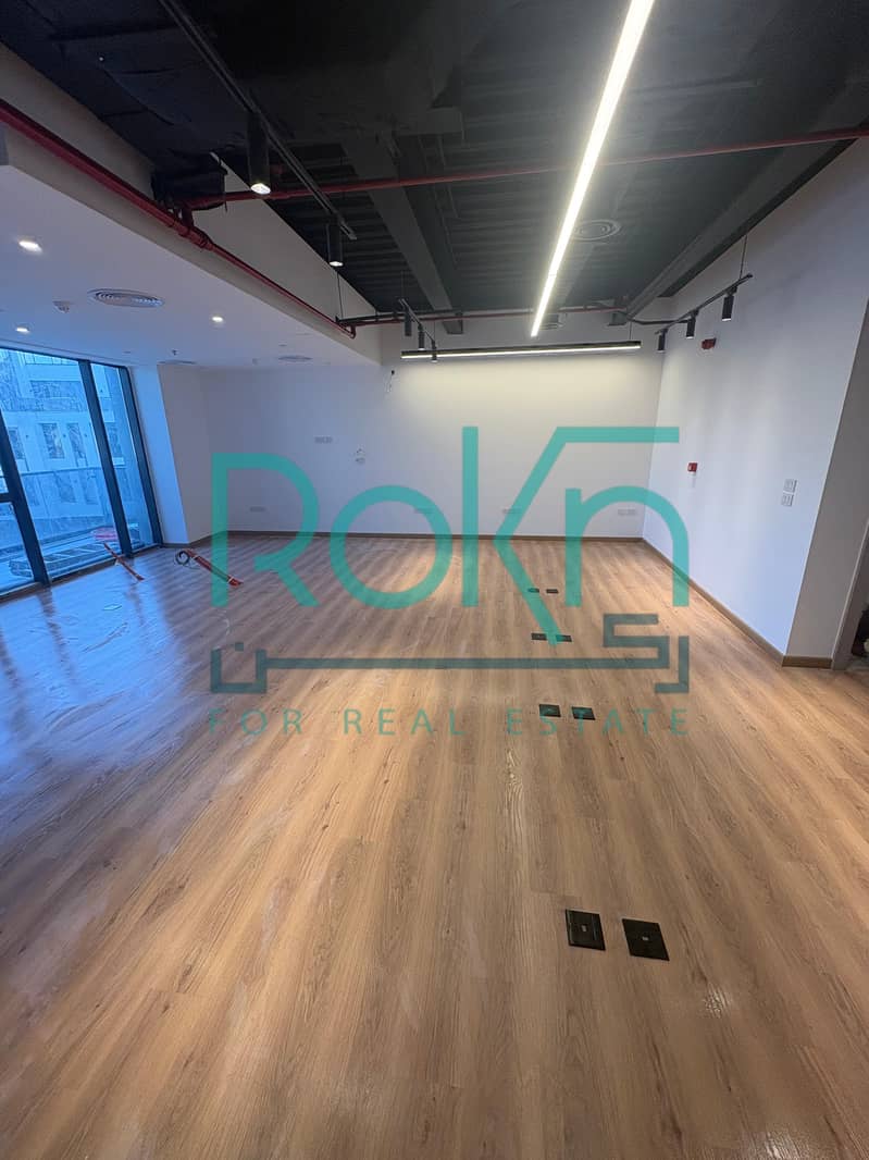 Office for rent, finished with air conditioning, on the axis, 100 m Mall Arkan Plaza Capital Business Park Park Street Trivium Ameri - Vista 2