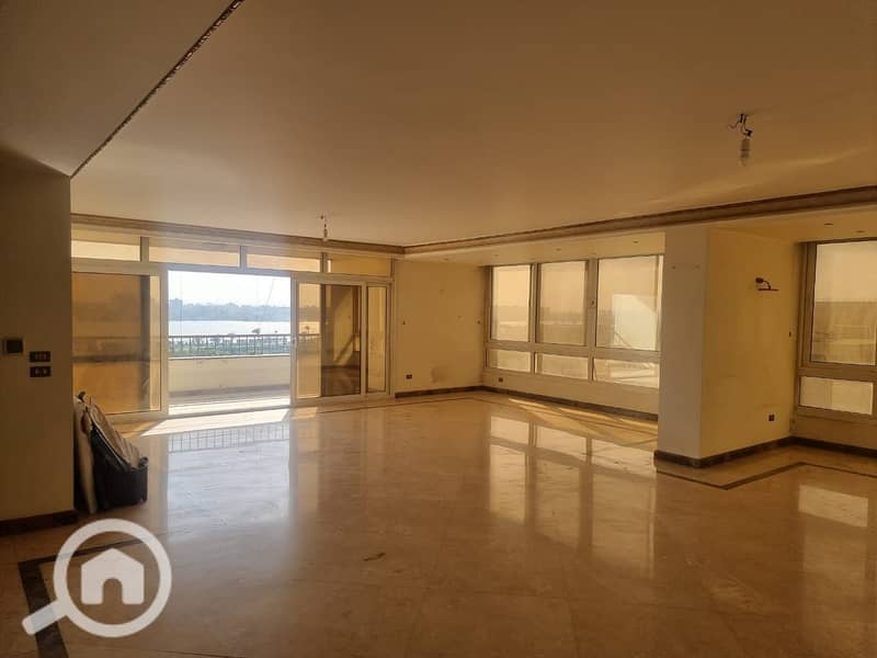 Apartment directly on the Maadi Nile Corniche for sale, 365 sqm, fully finished, 3 bedrooms and 3 bathrooms with Jacuzzi and water heaters - Widok 3