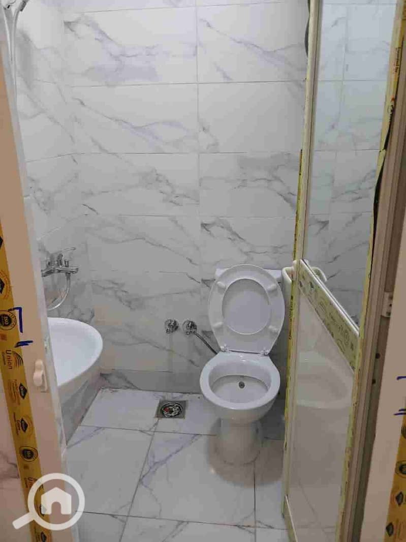 Furnished studio for rent in the first neighborhood, eighth adjacent area, with a room, bathroom, and kitchen. - Ansicht 4