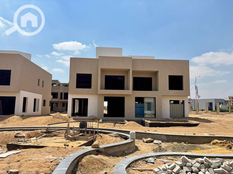 E Villa for Sale 200 sqm Immediate Delivery and Ready for Viewing in Rosail Compound Mostakbal City Near Madinaty - Widok 2