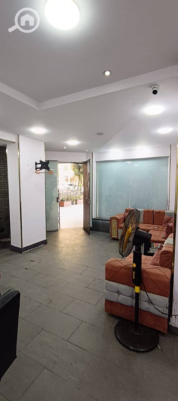 Shop for rent near Almazah Central, branching off Revolution Street at a bargain price. - Widok 3