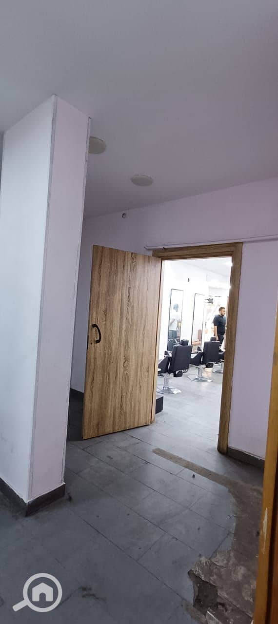 Shop for rent near Almazah Central, branching off Revolution Street at a bargain price. - Widok 4