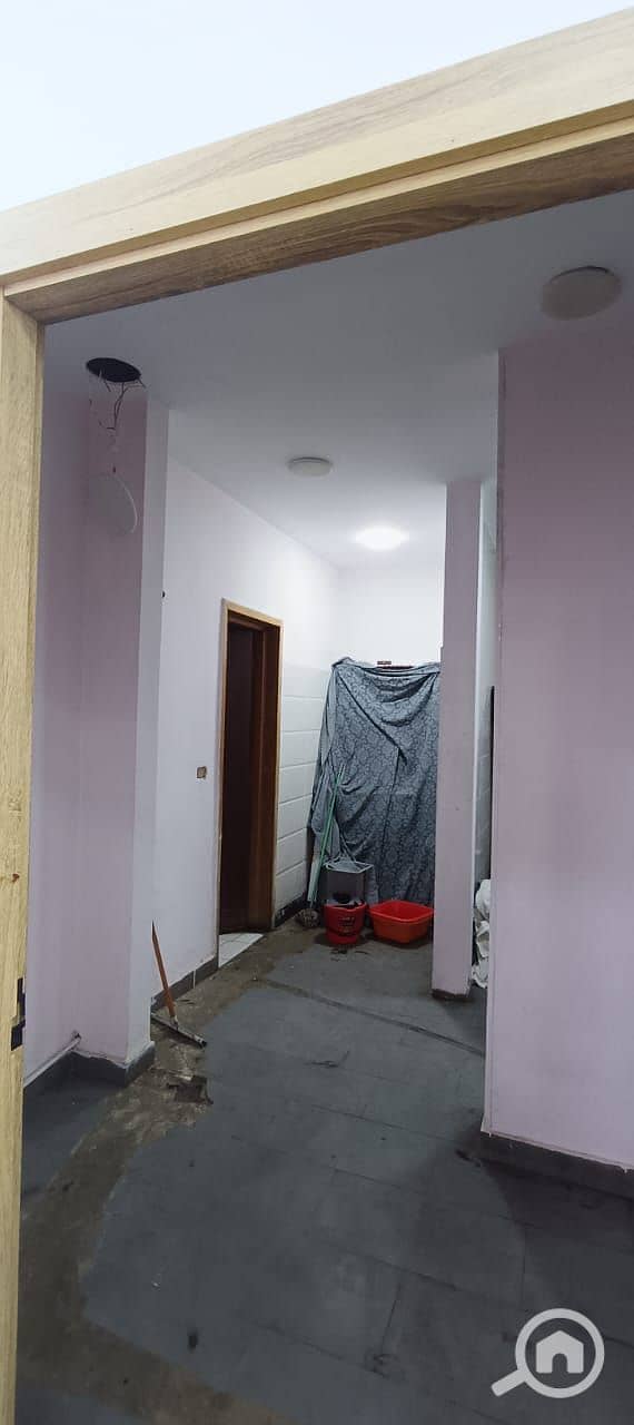 Shop for rent near Almazah Central, branching off Revolution Street at a bargain price. - Widok 5