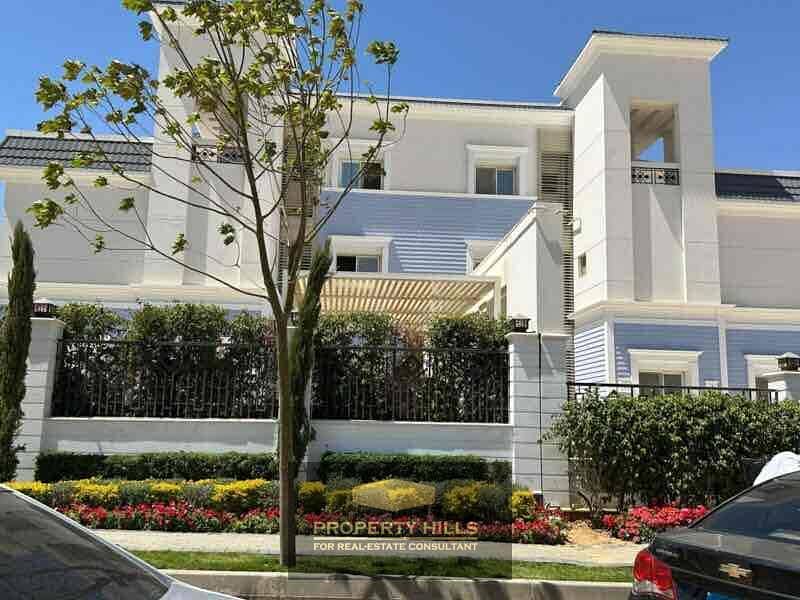 Receive immediately the least expensive fully finished High End villa in Mountain View Grand Valleys near AUC, GUC, Point 90 Mall, Katamya downtown, Hyde Park, and Al Rehab City. - Mehr