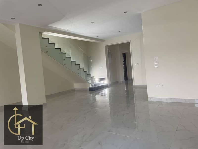 i villa roof for rent in MV Hyde park - Więcej