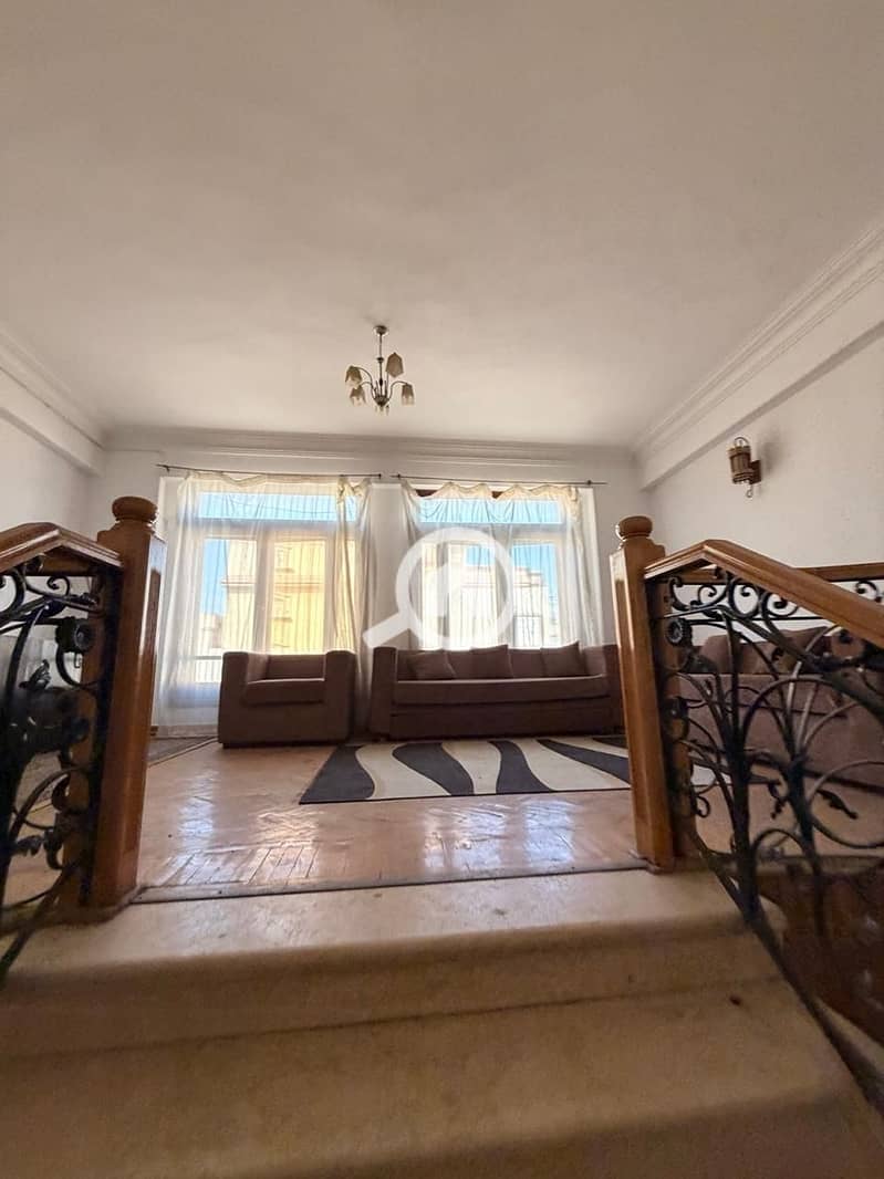 Duplex for rent in the first neighborhood, semi-furnished, residential only, with a private entrance and front and back garden. - Widok 2