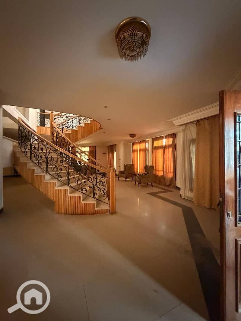 Duplex for rent in the first neighborhood, semi-furnished, residential only, with a private entrance and front and back garden. - Widok 4