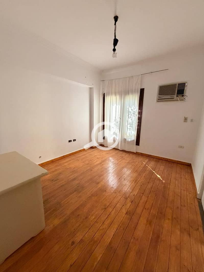 Duplex for rent in the first neighborhood, semi-furnished, residential only, with a private entrance and front and back garden. - Więcej