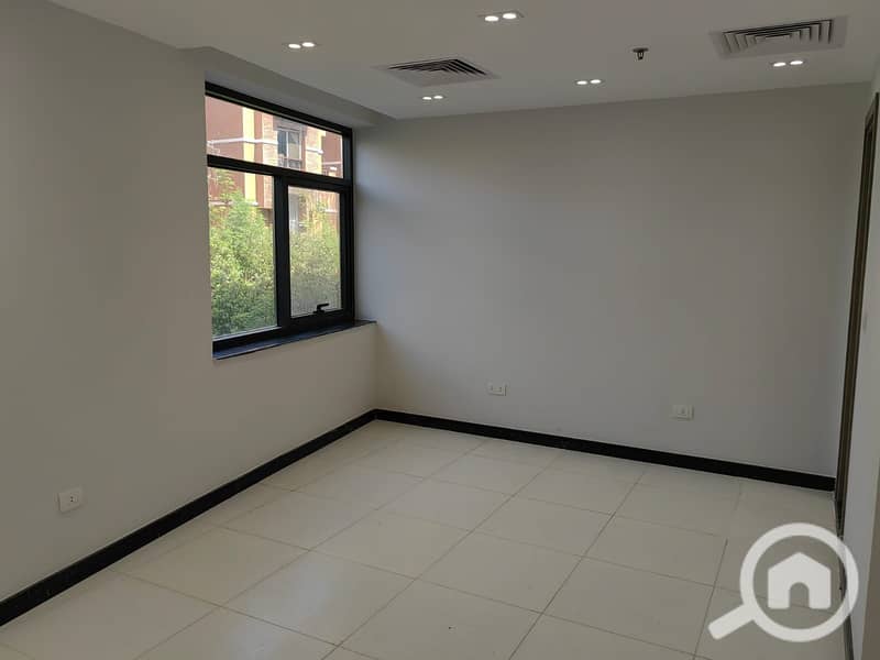 Clinic for rent 65m furnished with air conditioning in Central Avenue, Sheikh Zayed, view Park Street Mall - Widok 4