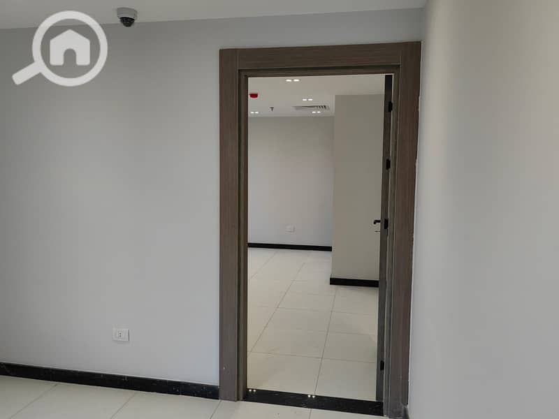 Clinic for rent 65m furnished with air conditioning in Central Avenue, Sheikh Zayed, view Park Street Mall - Więcej