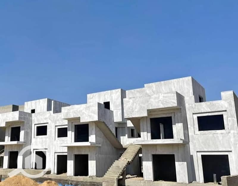 Apartment with garden for sale, featuring a prime view in Dunes Compound, Sheikh Zayed, directly in front of Beverly Hills – pohled 3