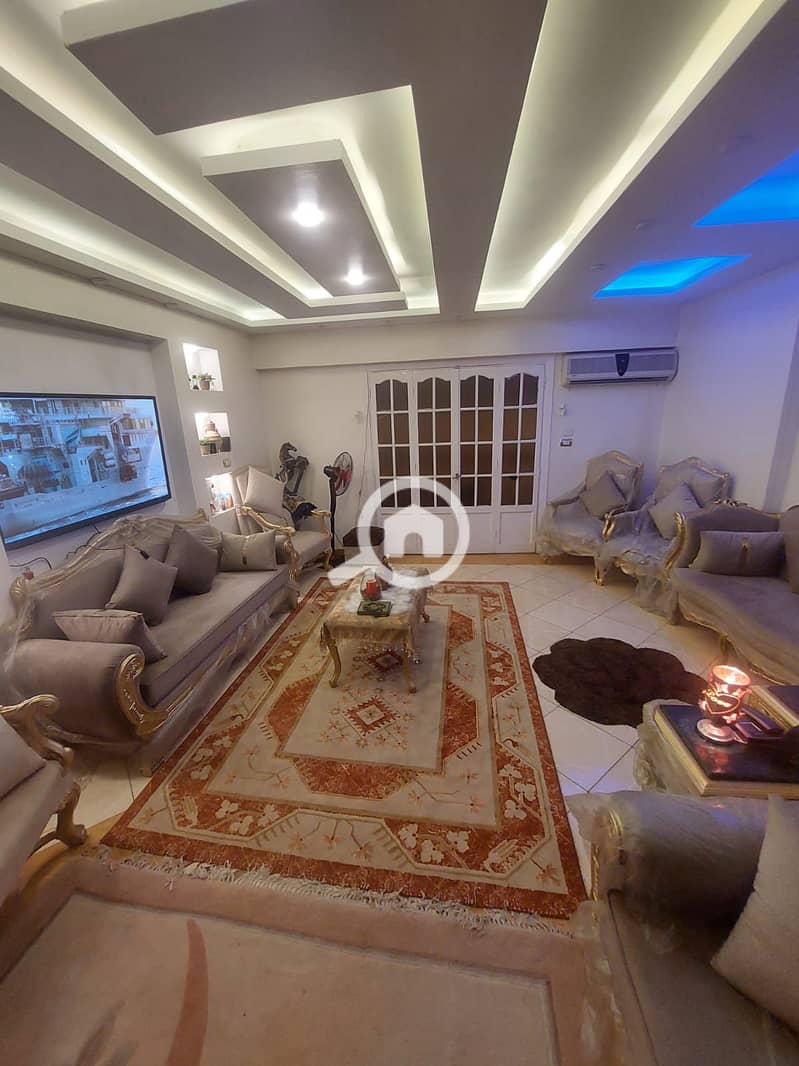 Apartment for sale, 3 rooms and a living room in three sections, 2 bathrooms and a kitchen, third floor on 15 Street with a sea view. – pohled 3