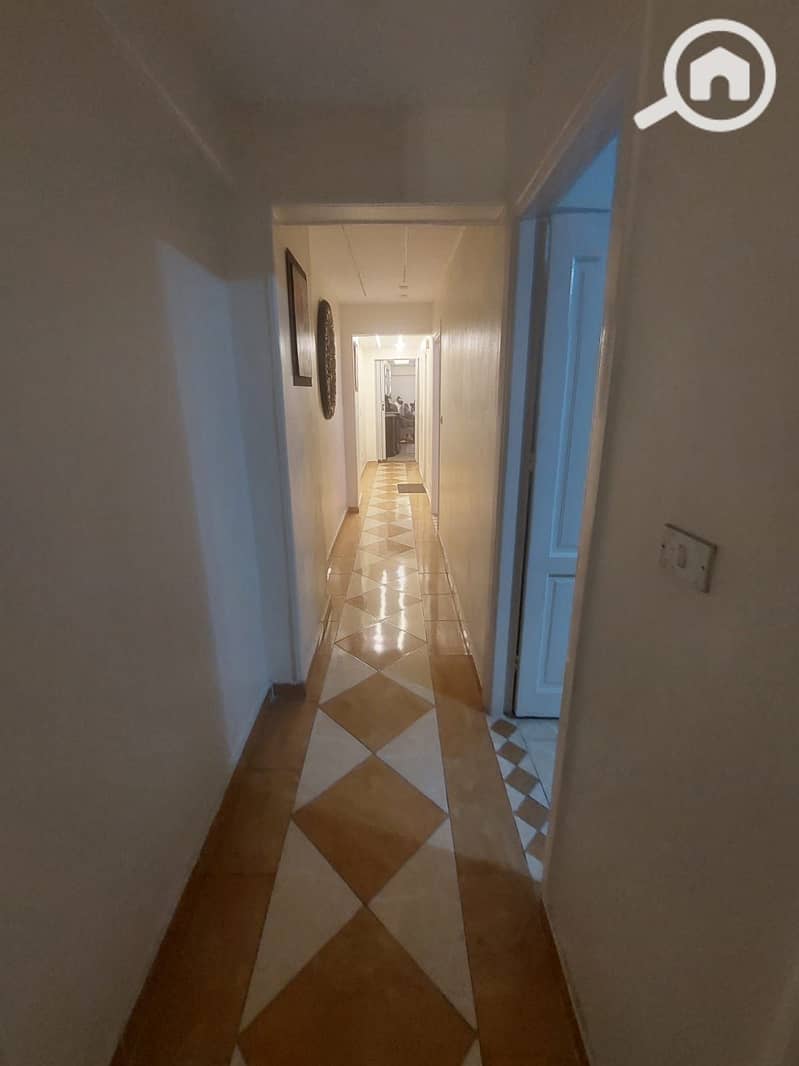 Apartment for sale, 3 rooms and a living room in three sections, 2 bathrooms and a kitchen, third floor on 15 Street with a sea view. – pohled 5