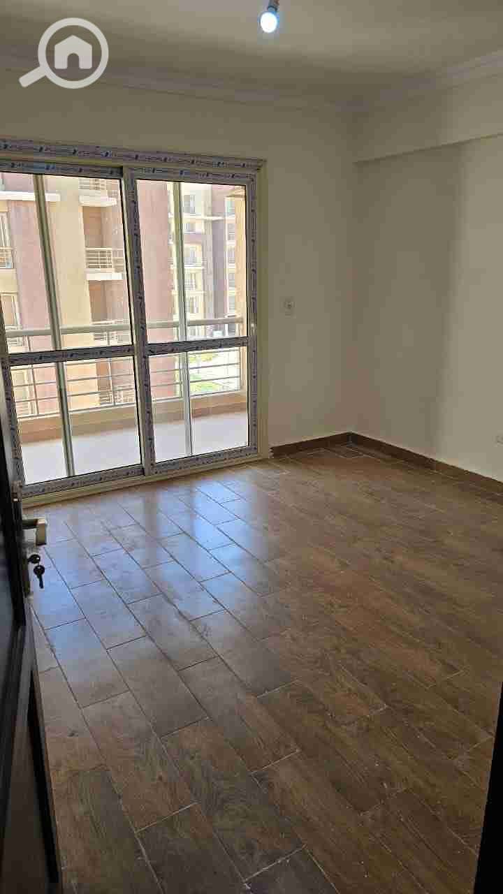 Apartment for sale in Janna Misr Compound, New Cairo, at the end of American University Street, close to the Southern 90 and next to Lifestate Compound. - Widok 3