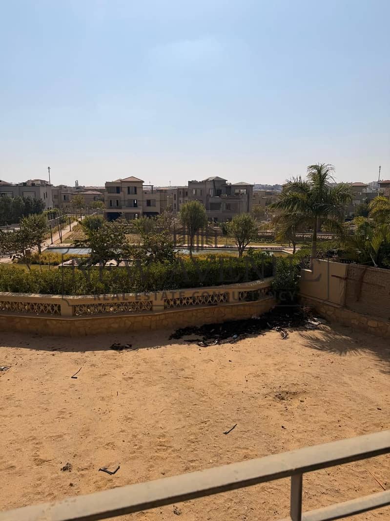 Fully Finished Ready To Move Stand Alone Villa with Lake View in Palm Hills Katameya - Widok 5