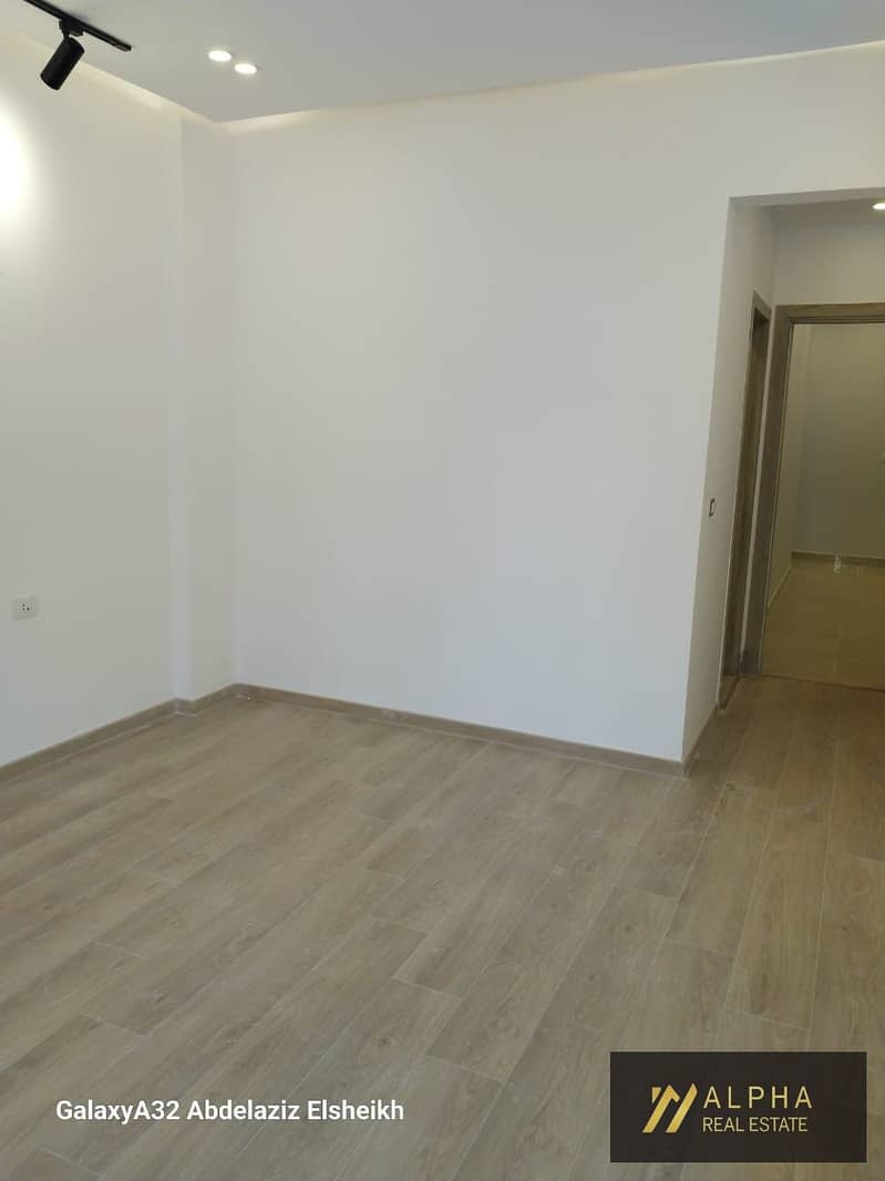 Apartment for rent in Al Marasem New Cairo Fifth Settlement near AUC Golden Square prime location luxury living kitchen and ACs - Widok 4