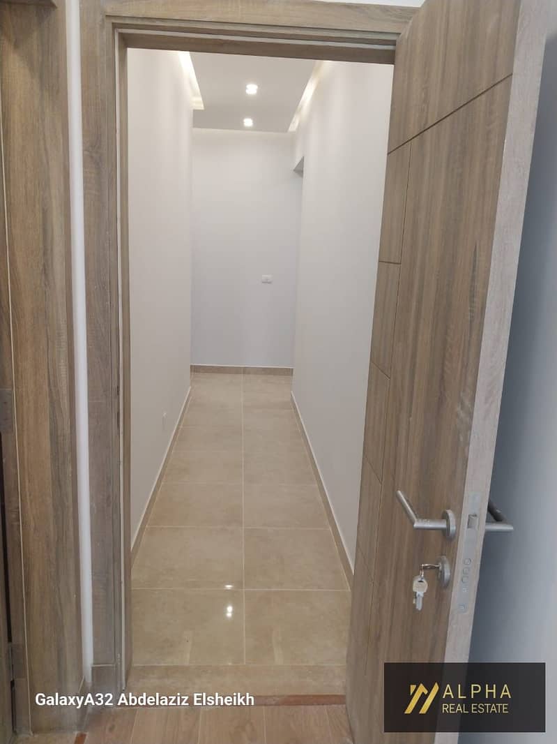 Apartment for rent in Al Marasem New Cairo Fifth Settlement near AUC Golden Square prime location luxury living kitchen and ACs - Więcej